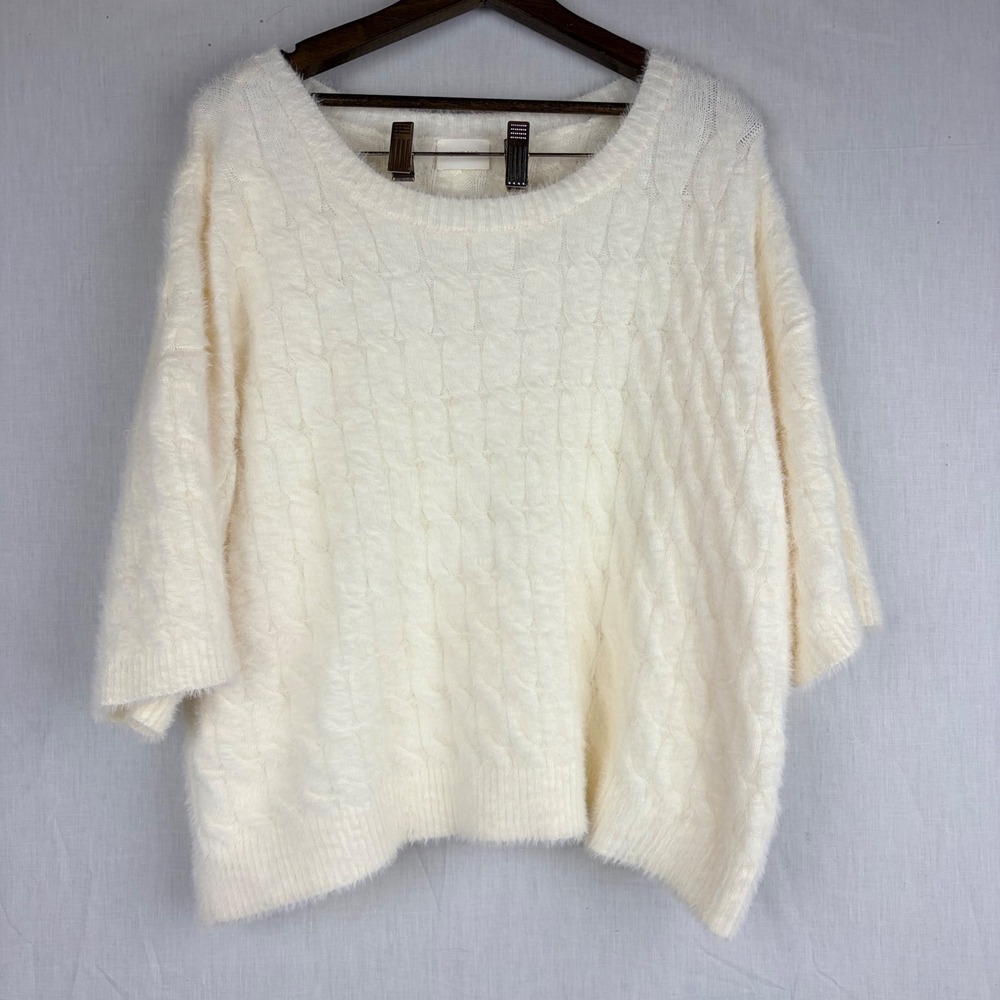 Cyrus Womens Ivory Cable Knit Fuzzy Eyelash Short Sleeve Scoop Neck Sweater - Picture 2 of 13